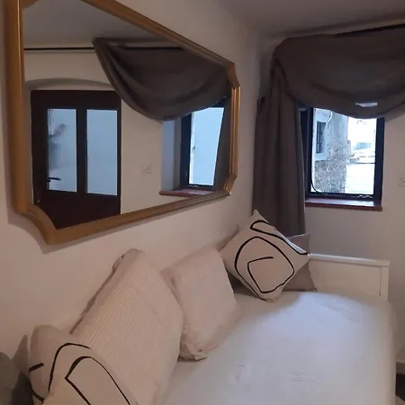 Apartment Lamar