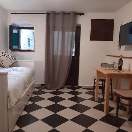 דירה Lamar קרס